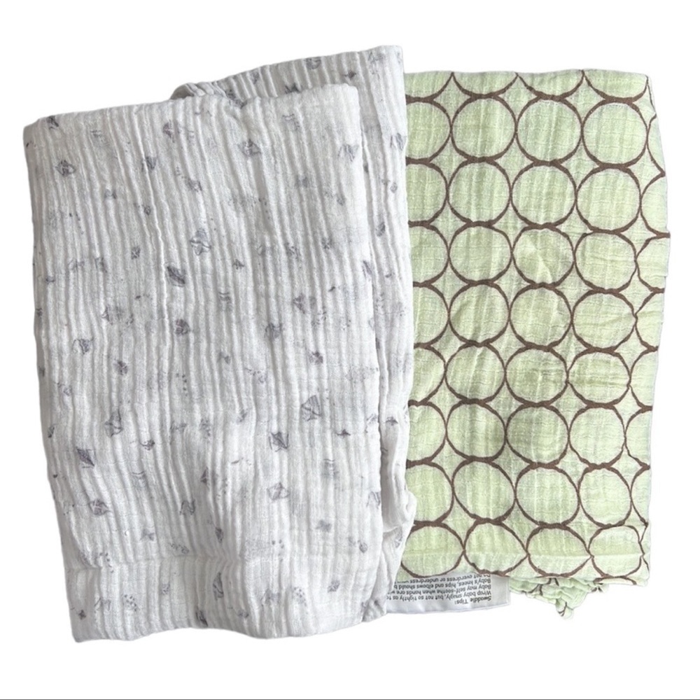✨ 2 Baby Swaddles ✨